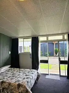 The Avenue - 16