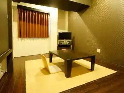 Livemax Esaka - 9
