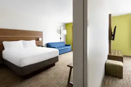 Holiday Inn Express & Suites-Yosemite Park Area, an IHG - 2