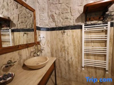Sarnich Cave Suites - 97