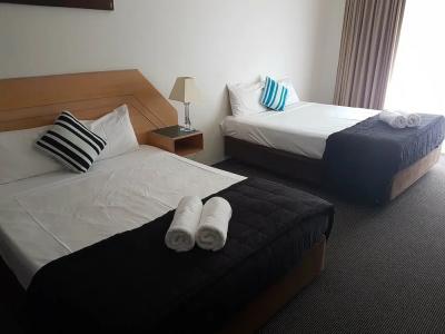 Outrigger Burleigh - 56