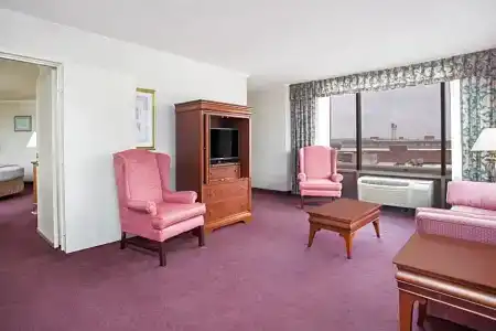 Ramada by Wyndham Downtown & Conference Center - 19