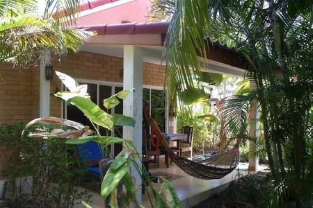 Sanuk bungalows - 11