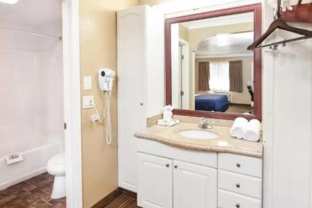 Hollywood Inn Express North - 7