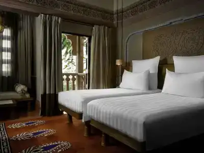 DoubleTree by Hilton Lakeside - 2