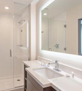 SpringHill Suites by Marriott Orange County - 30
