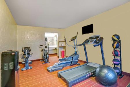 Days Inn by Wyndham Airport Fair and Expo Center - 10