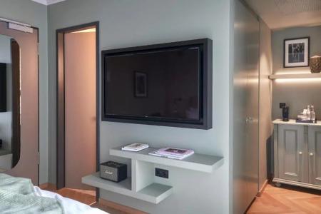 Gekko House Frankfurt, a Tribute Portfolio - 80