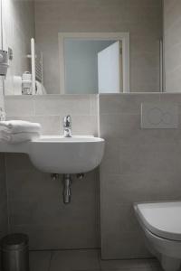Corner House - 35