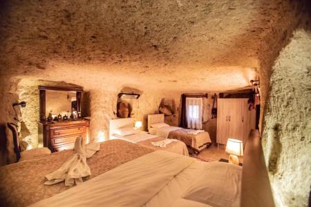 Kamelya Cave Hostel - 1