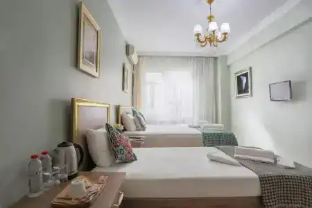 Sofia Corner - 47