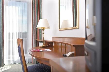 Ramada by Wyndham Weimar - 55
