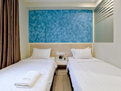 Pantai Inn - 28