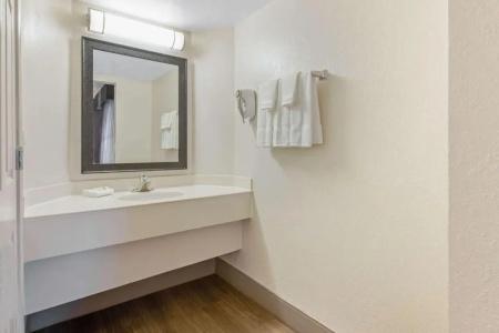 La Quinta Inn by Wyndham Miami Airport North - 25