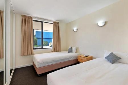 Olde Tudor - 68