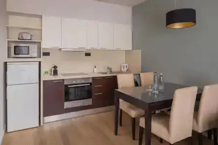Escala & Suites - 90