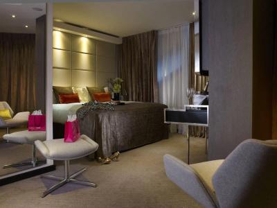 Montcalm East, Autograph Collection - 4
