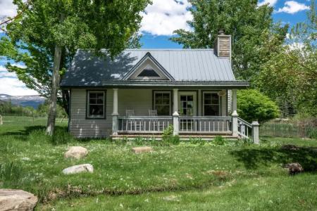 Apple Orchard Inn & Cottages - 41