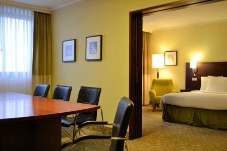 Courtyard by Marriott Düsseldorf Seestern - 4