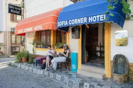 Sofia Corner - 33