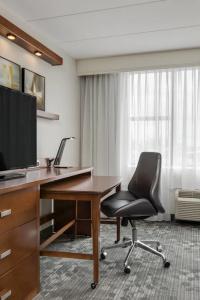 Courtyard by Marriott Boston Logan Airport - 36