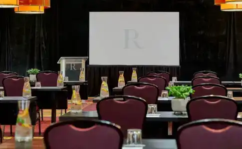 Renaissance Charlotte SouthPark - 12