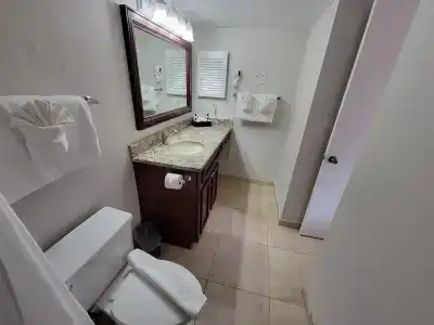 Parc Corniche Condominium Suites - 8