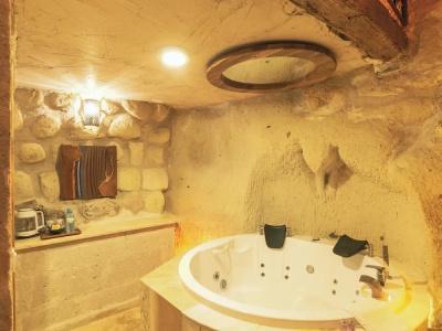 Atilla's Cave - 524