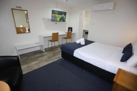 Reign Inn - 102