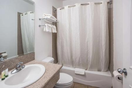 Rodeway Inn & Suites - - 63