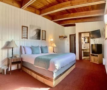 Breakers Boutique Inn - 3