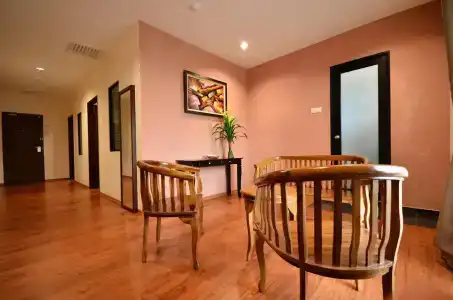 906 Riverside - 13