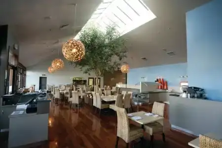 Distinction & Conference Centre - 19