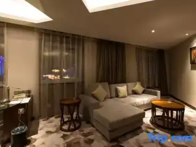 Grand Skylight Catic - 105