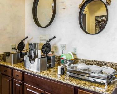 Rodeway Inn & Suites Downtowner-Rte 66 - 1