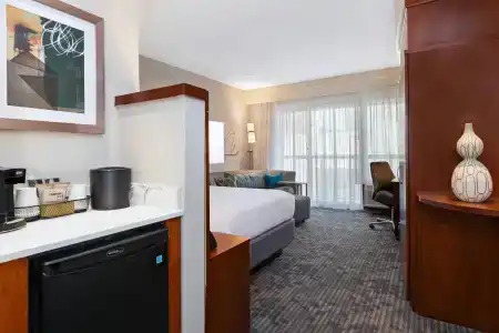 Courtyard by Marriott Downtown - 5