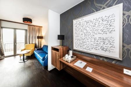 Best Western Plus Royal Suites - 49