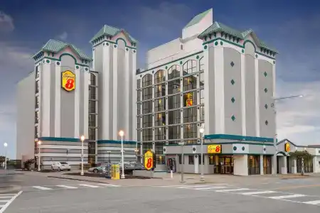 Super 8 by Wyndham Virginia Beach Oceanfront - 0