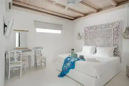 Zefi & Suites - 201