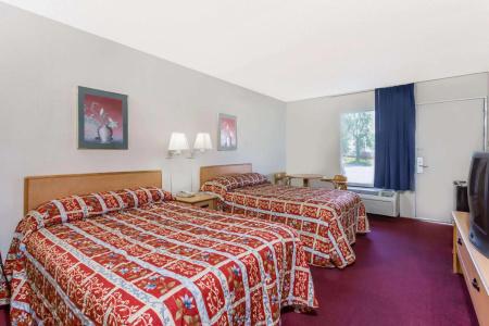 Knights Inn - - 4