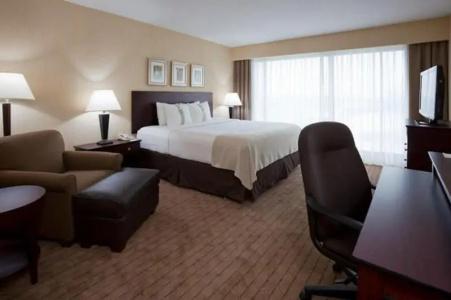 Holiday Inn Airport East, An Ihg - 66