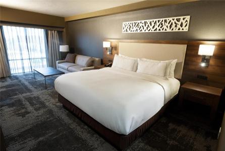 The Broadway - a DoubleTree by Hilton - 34