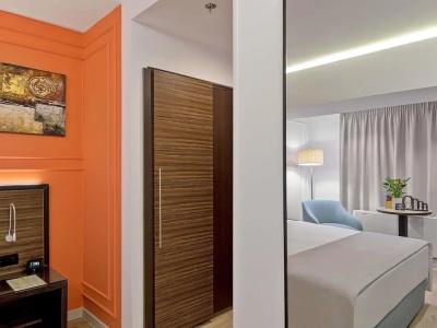 DoubleTree by Hilton Bucharest Unirii Square - 37