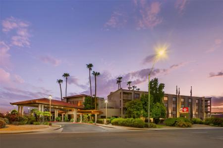 Best Western Plus Thunderbird Suites - 29