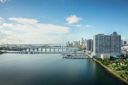 DoubleTree by Hilton Grand Biscayne Bay - 28