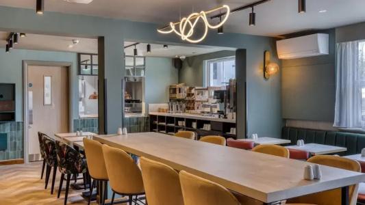 Premier Inn Newcastle - Holystone - 17