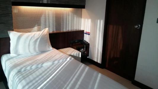 The Bangkok Airport Link Suite - 36