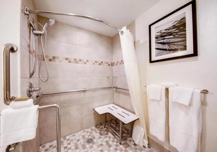 DoubleTree by Hilton & Suites - 8
