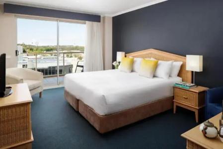 Rydges - 167