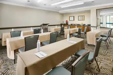 Hilton Phoenix Airport - 28